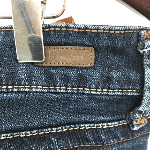 Kut from the Kloth Natalie High Rise Bootcut Jeans - Picture 11 of 12
